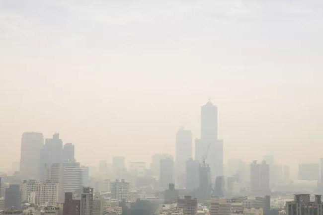 秋高氣燥，警惕“三手煙”！空氣凈化除濕機(jī)